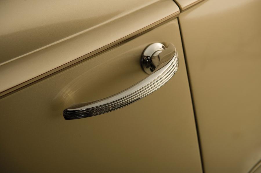 Детали экстерьера Packard Twelve Coupe Roadster 1938 года  (фото 4 из 12)